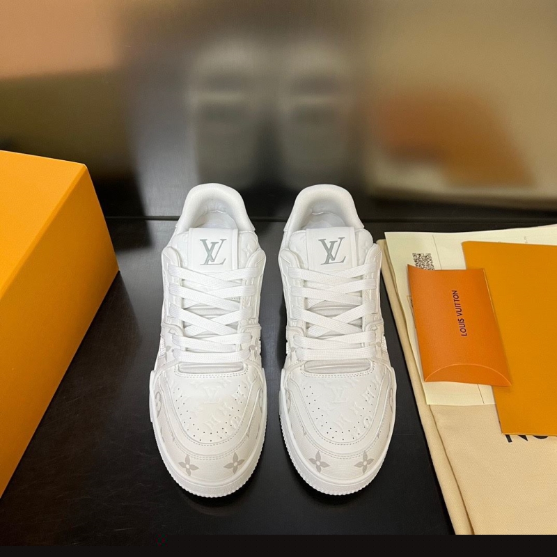 l**is V*t*n sneakers